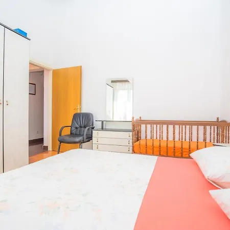 Apartment Jadranka Primosten